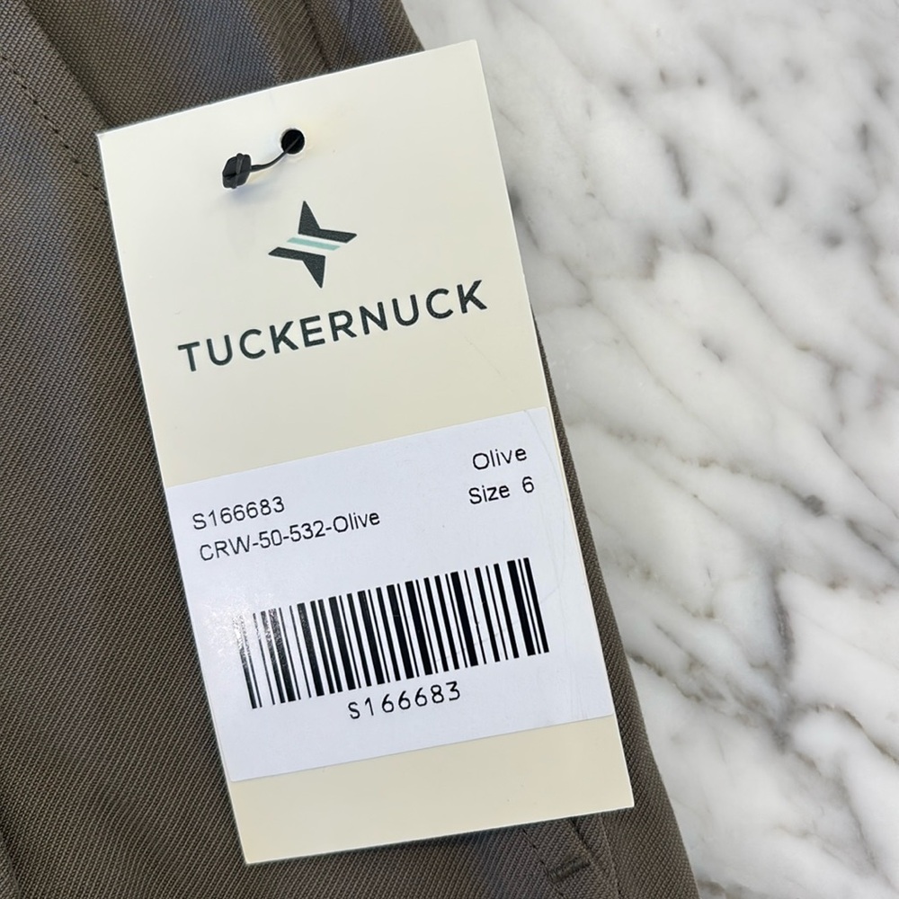 Women's Tuckernuck Pleated Felix‎ Shorts in Olive, Size 6 - Picture 3 of 8